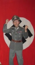 ナチス実物軍服でコスプレを!!!