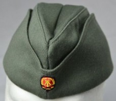 東ドイツ軍　将校舟形帽　新品