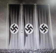 ナチスドイツの旗、日本&ベルリンに再びはためく!!!