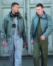 BWドイツ軍服、空軍の革ジャンを着るドイツ人。
