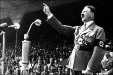 熱のこもったヒトラー演説シーン。