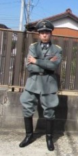 ナチス軍服でコスプレを!!!高級ギャバジン制服上下を着た写真