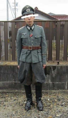 ナチス軍服でコスプレを!!!