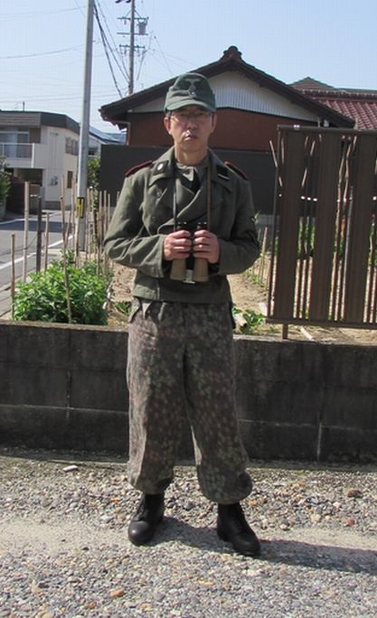 ナチスドイツ軍武装SS軍服でコスプレを!!!