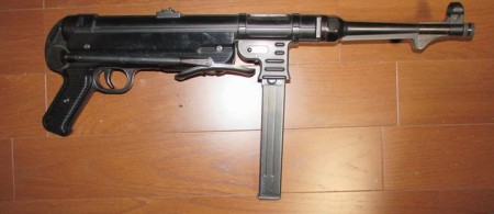 ナチスドイツ軍　MP40　モデルガン　マルシン製　実物マガジン付き　中古その1