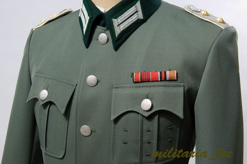 ナチス軍服、国防軍軍服記章付き、レプリカ