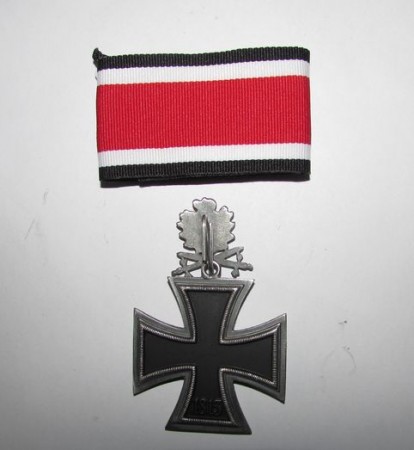 ナチスドイツ柏葉剣付き騎士十字章、レプリカ、イブシ銀色