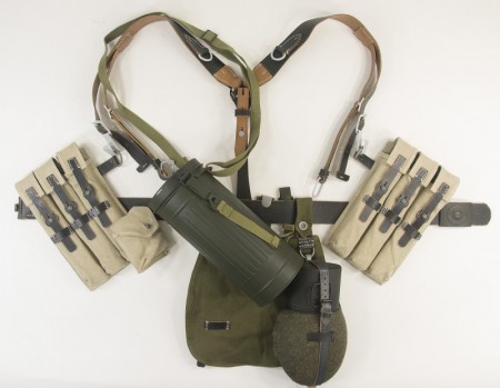 ナチスドイツ　軍下士官　SS装備セットMP40