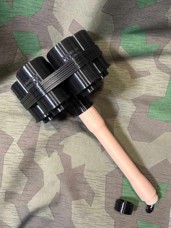ナチスドイツ軍　対戦車手榴弾　玩具