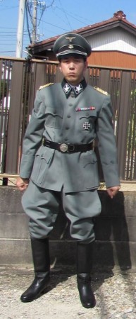 ナチス軍服でコスプレを!!!写真高級ギャバジン制服上下を着た写真