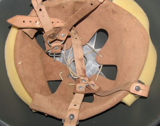 東ドイツ軍　ヘルメット　中古