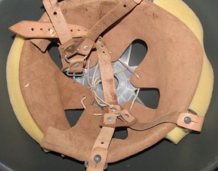 東ドイツ軍　ヘルメット　中古